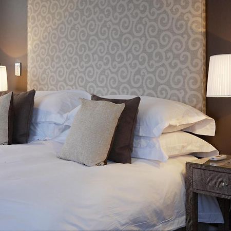 Marine Square Luxury Suites Херманус Екстериор снимка