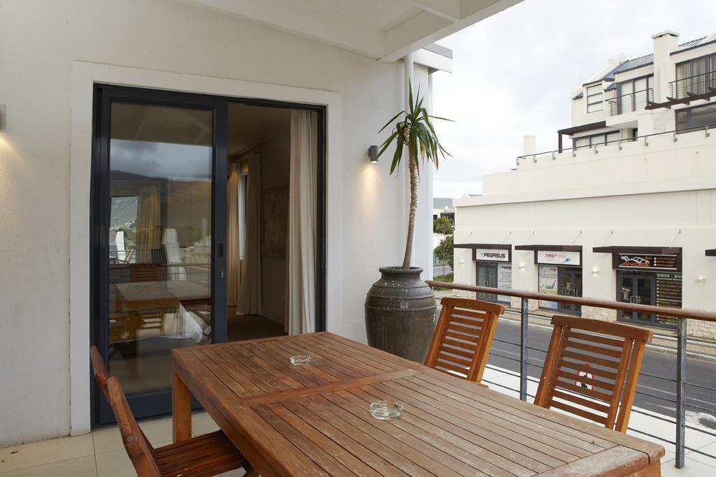 Marine Square Luxury Suites Херманус Екстериор снимка