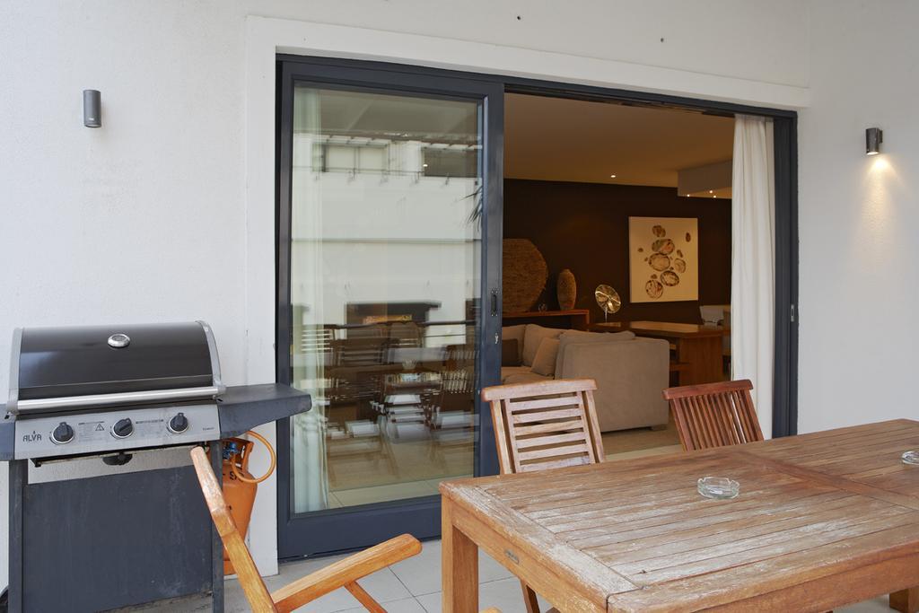 Marine Square Luxury Suites Херманус Екстериор снимка