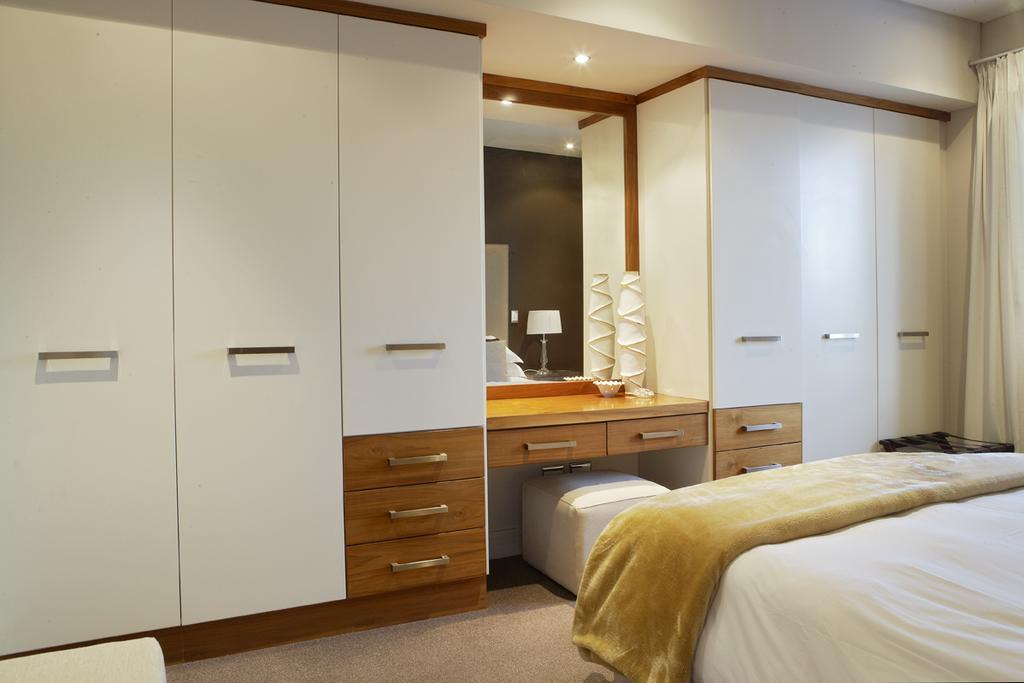 Marine Square Luxury Suites Херманус Екстериор снимка