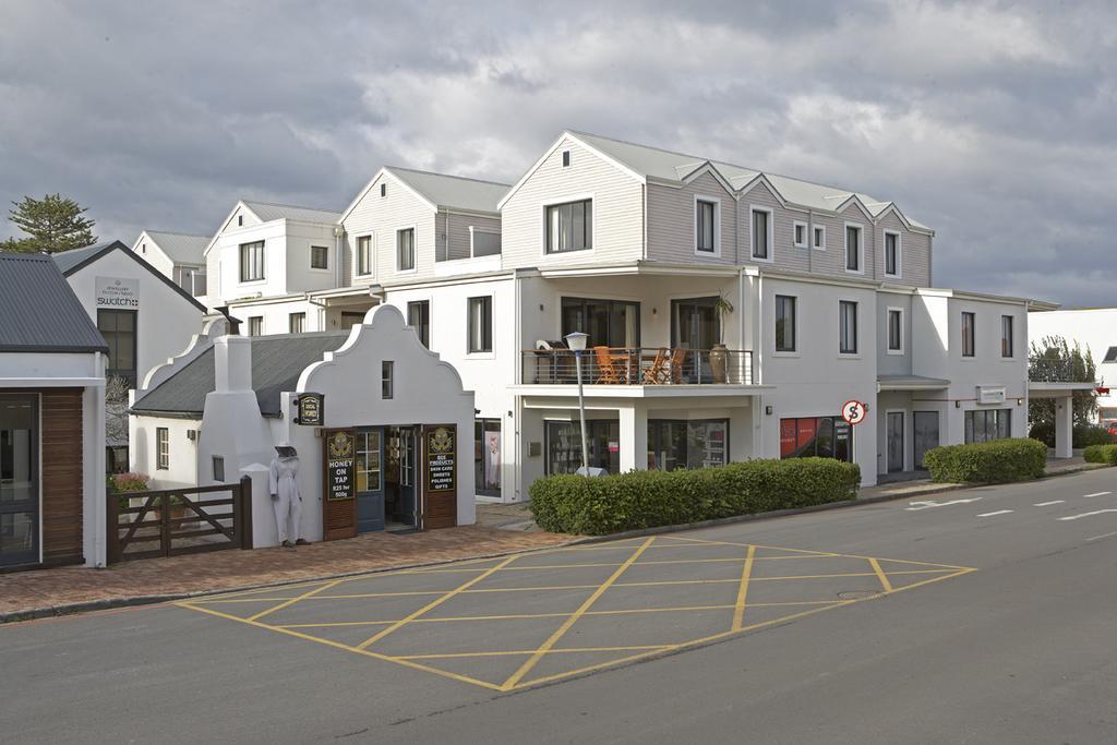 Marine Square Luxury Suites Херманус Екстериор снимка