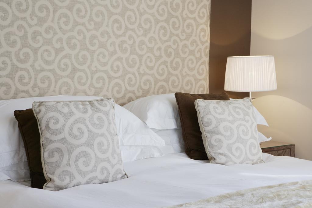Marine Square Luxury Suites Херманус Екстериор снимка