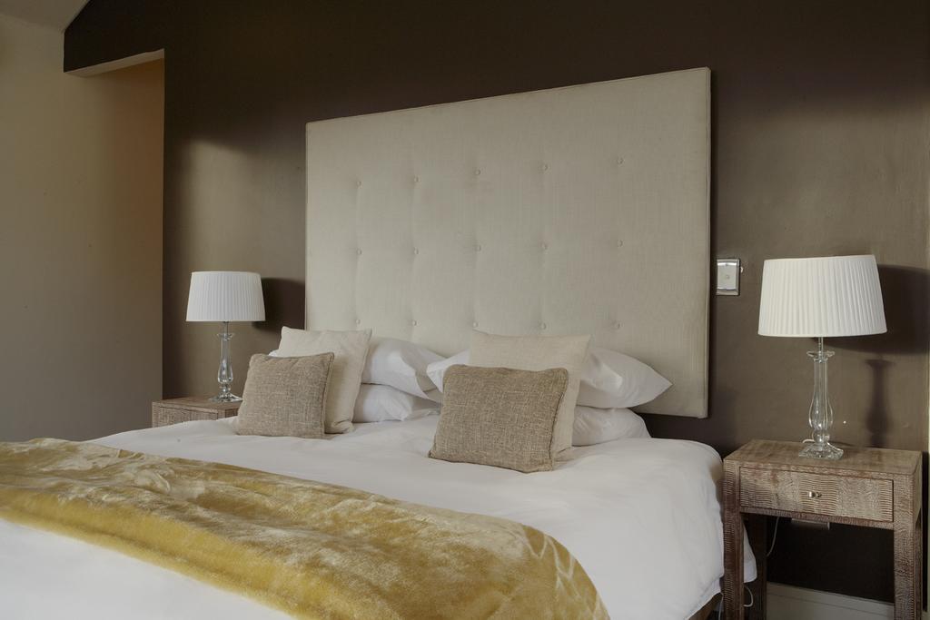 Marine Square Luxury Suites Херманус Екстериор снимка