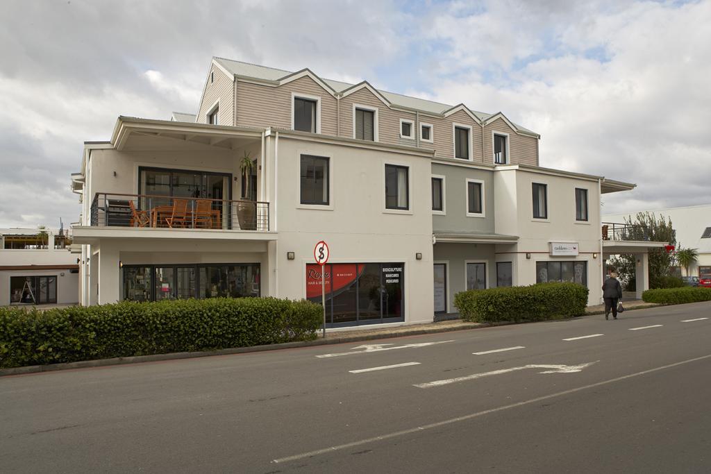 Marine Square Luxury Suites Херманус Екстериор снимка