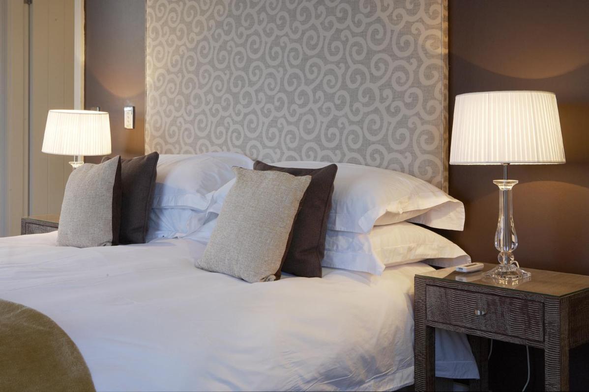 Marine Square Luxury Suites Херманус Екстериор снимка