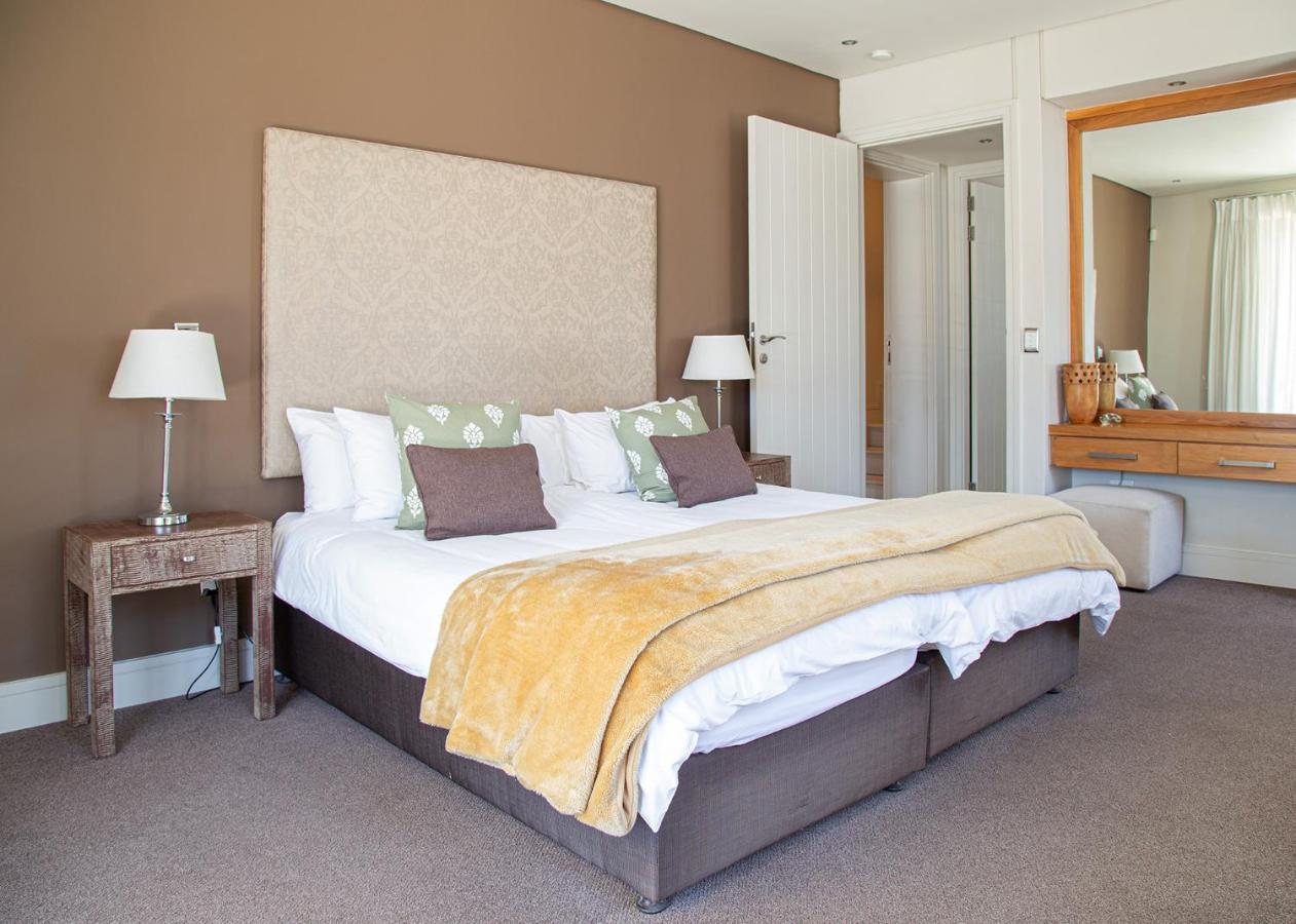 Marine Square Luxury Suites Херманус Екстериор снимка