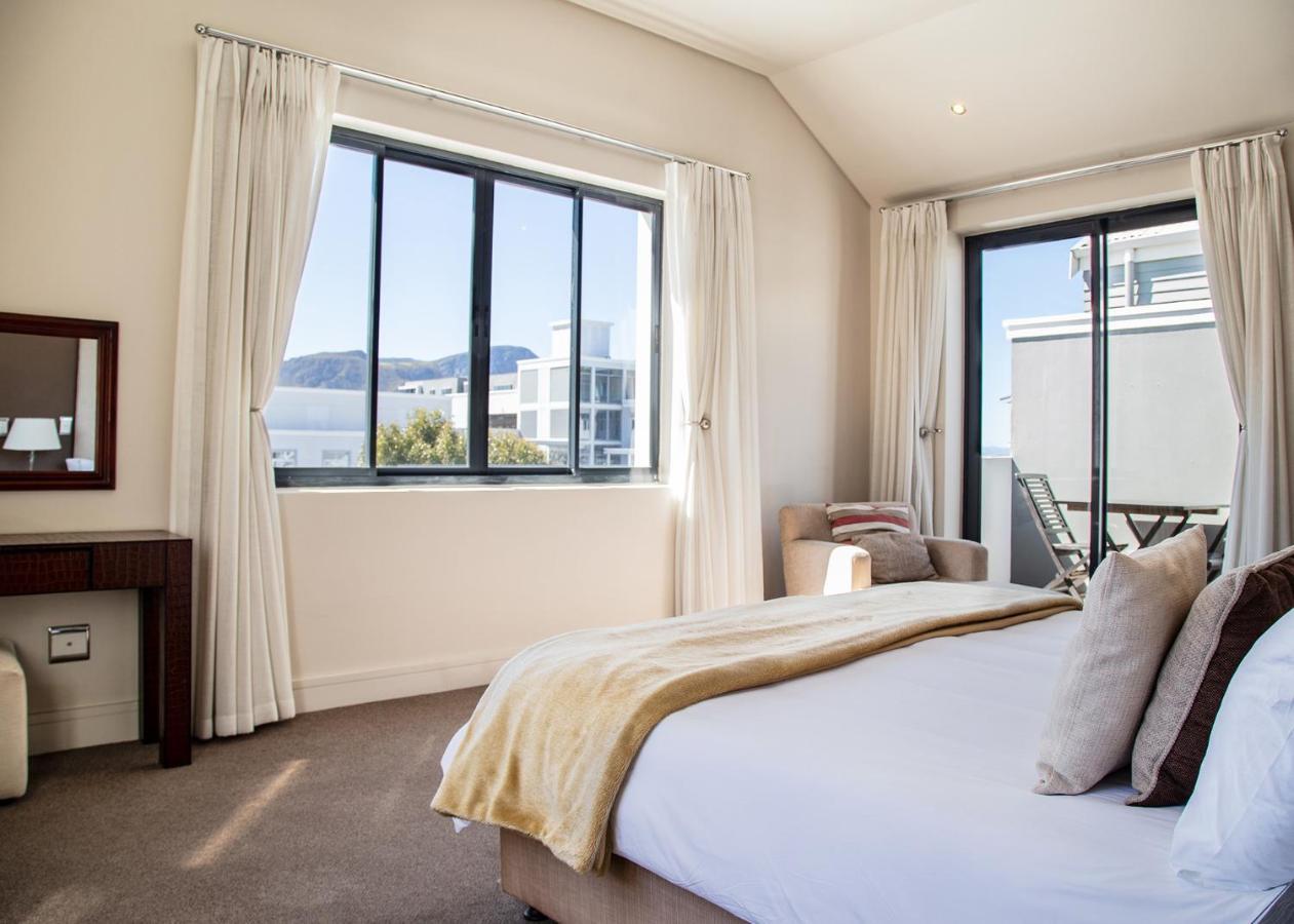 Marine Square Luxury Suites Херманус Екстериор снимка