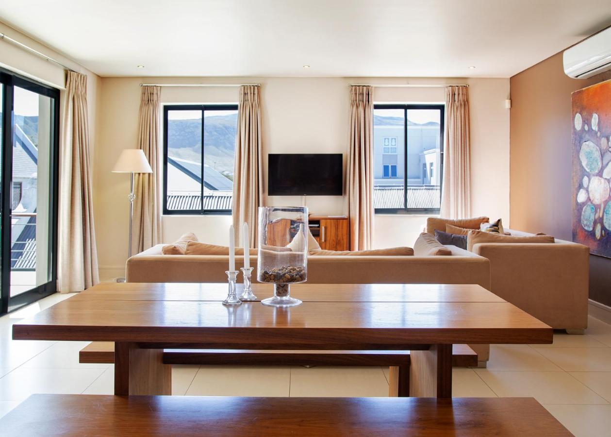 Marine Square Luxury Suites Херманус Екстериор снимка