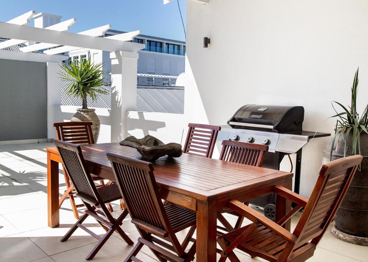 Marine Square Luxury Suites Херманус Екстериор снимка