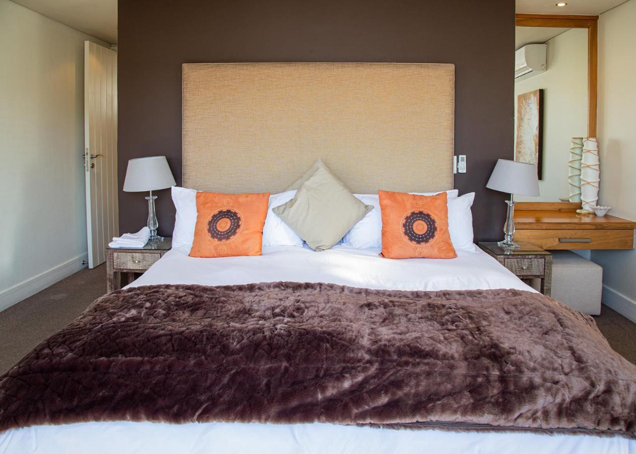 Marine Square Luxury Suites Херманус Екстериор снимка