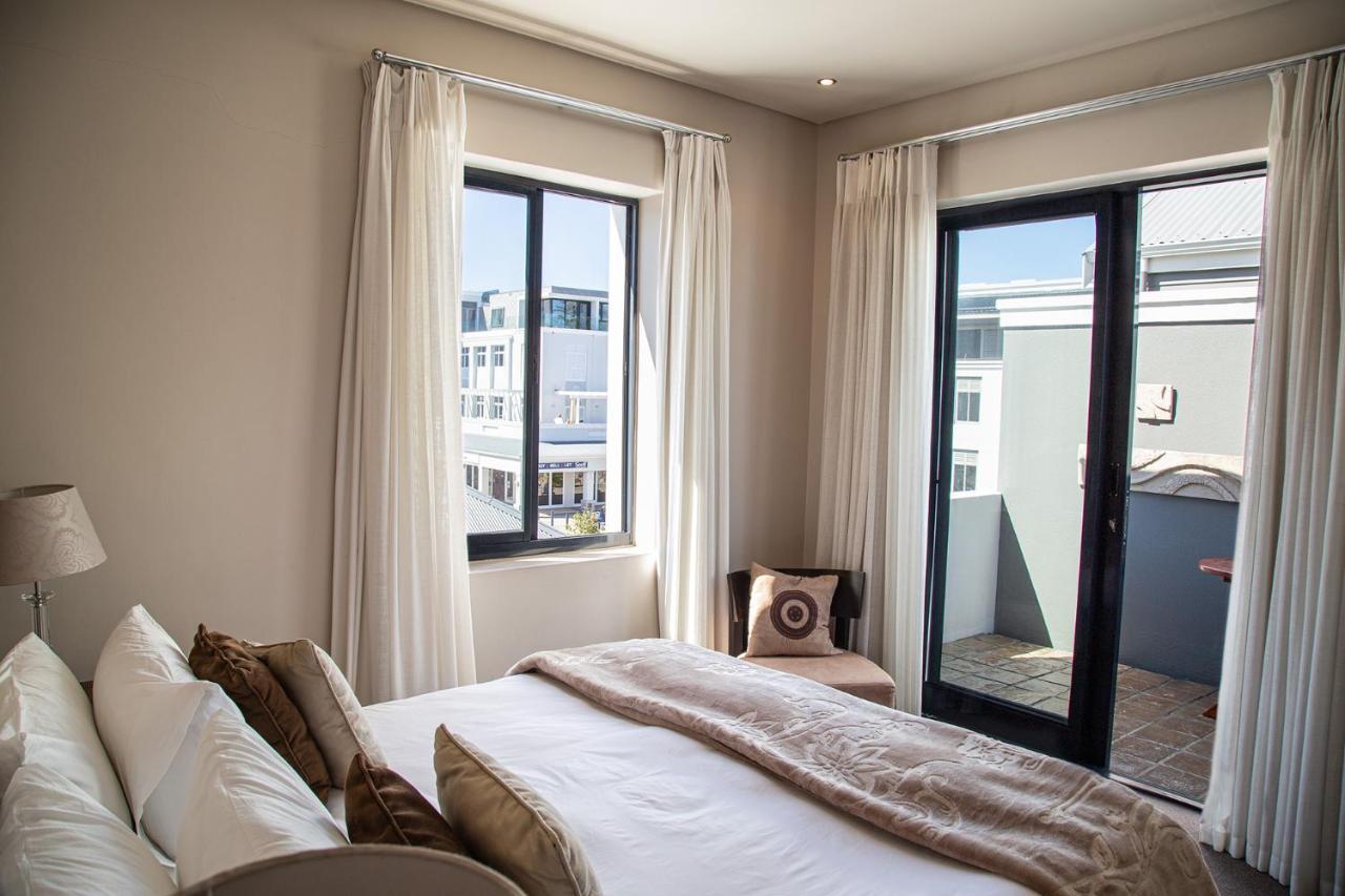 Marine Square Luxury Suites Херманус Екстериор снимка