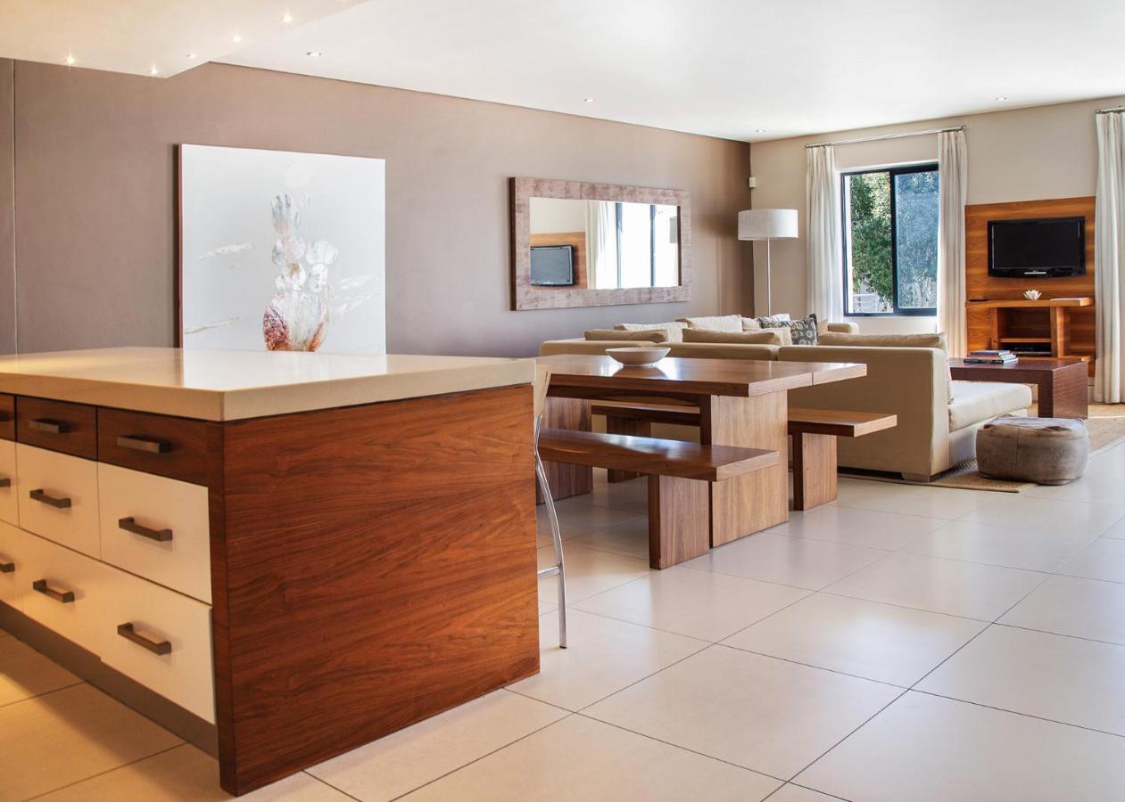 Marine Square Luxury Suites Херманус Екстериор снимка