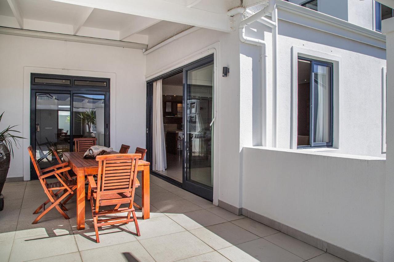 Marine Square Luxury Suites Херманус Екстериор снимка