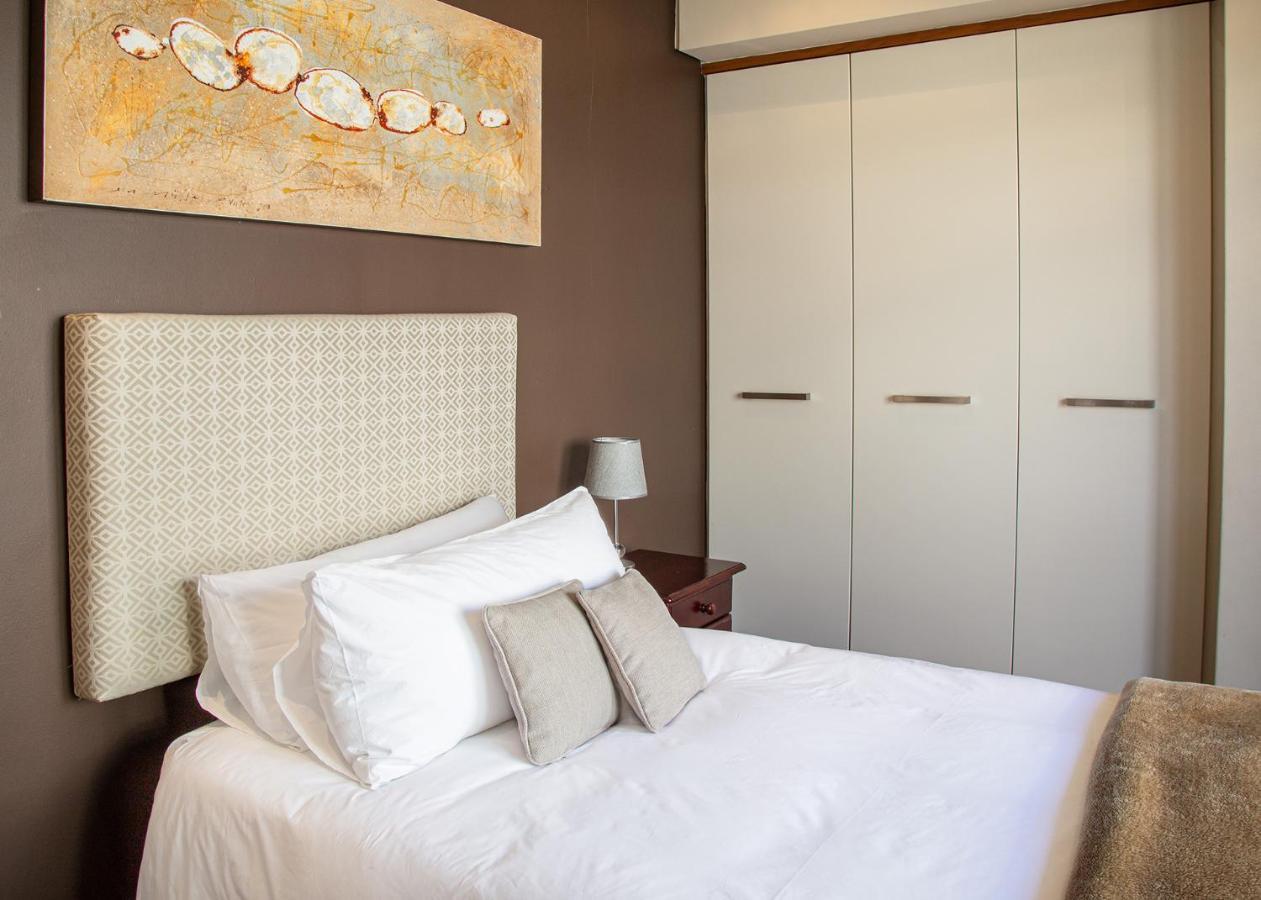 Marine Square Luxury Suites Херманус Екстериор снимка