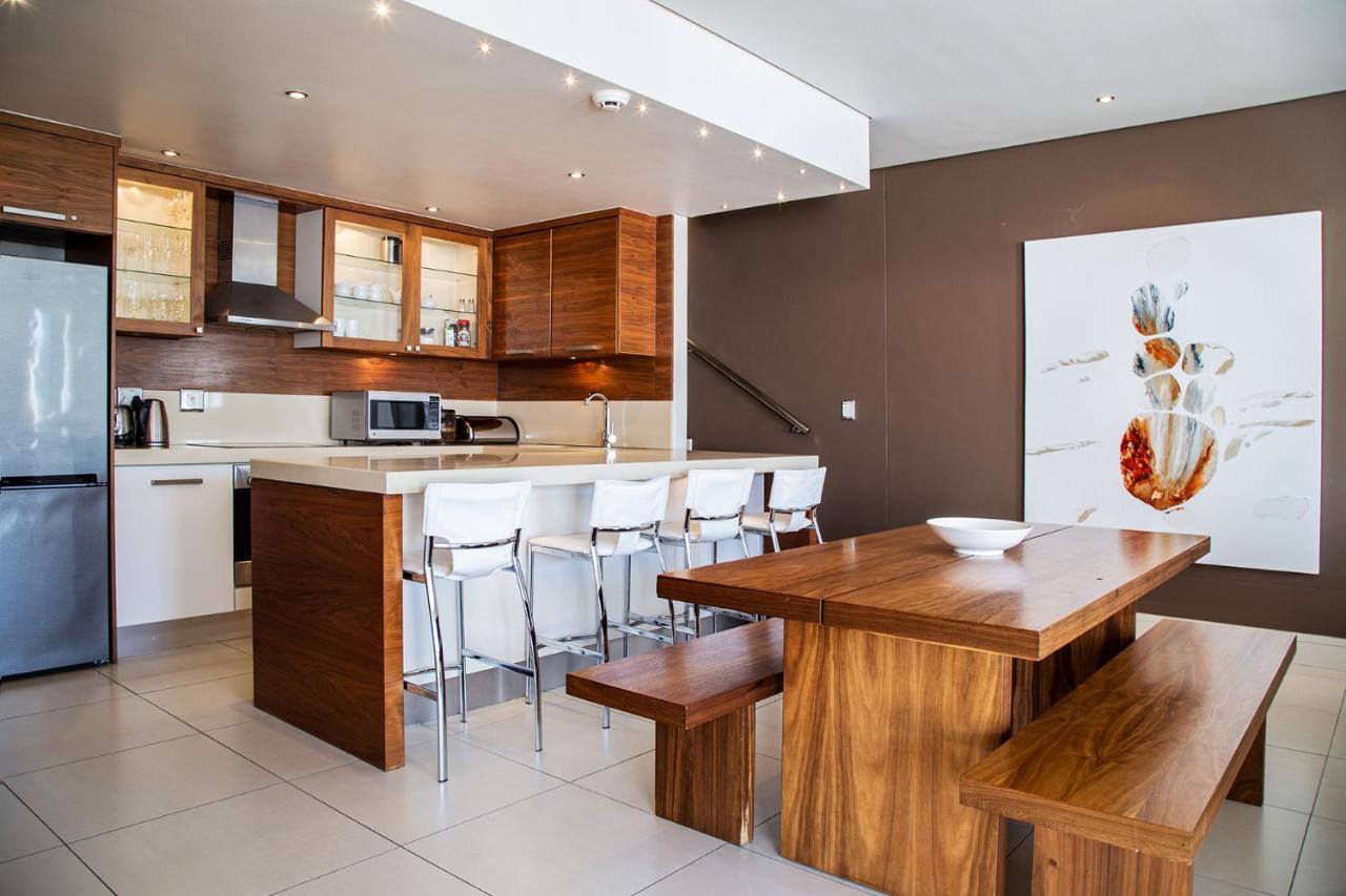 Marine Square Luxury Suites Херманус Екстериор снимка