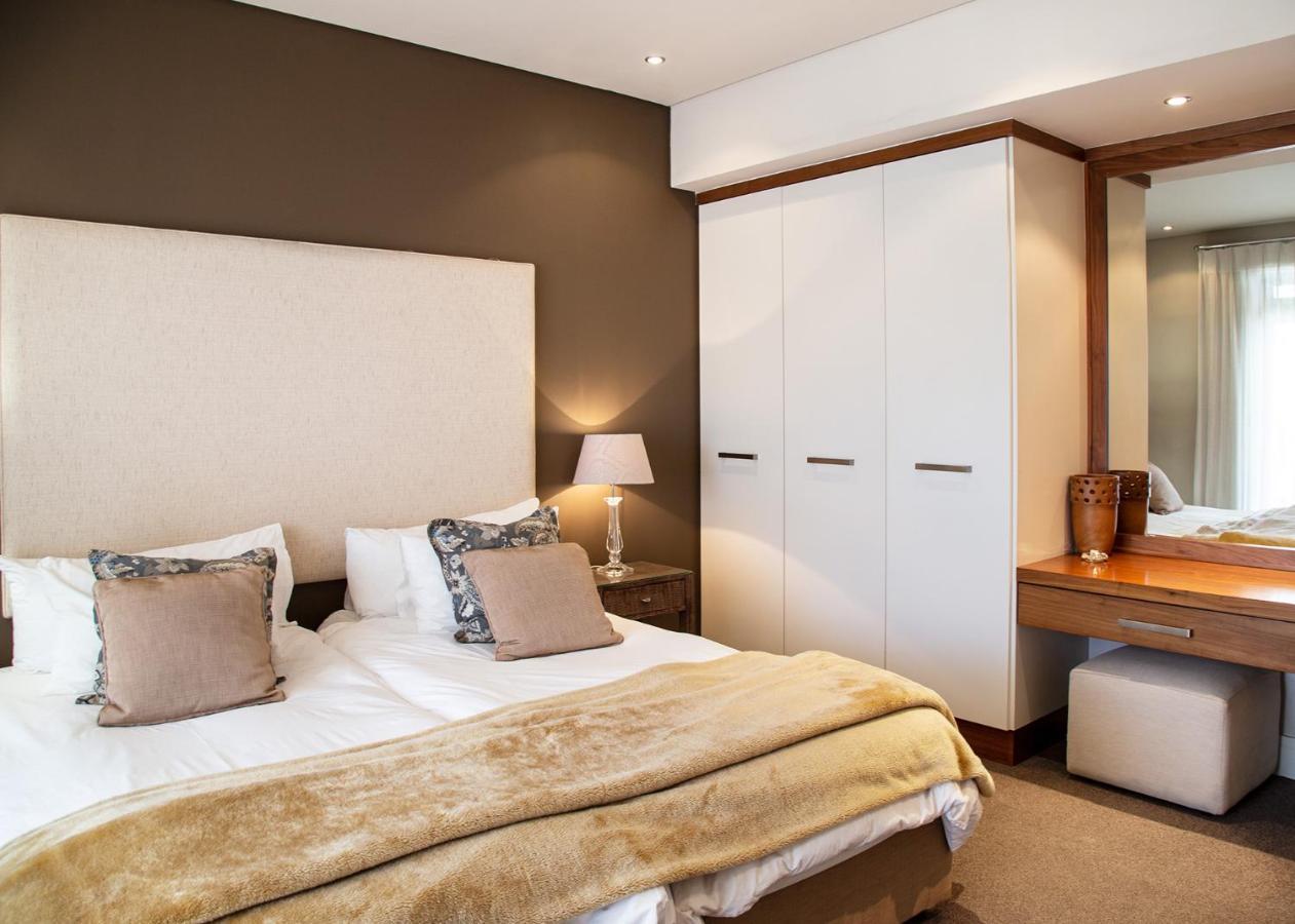 Marine Square Luxury Suites Херманус Екстериор снимка