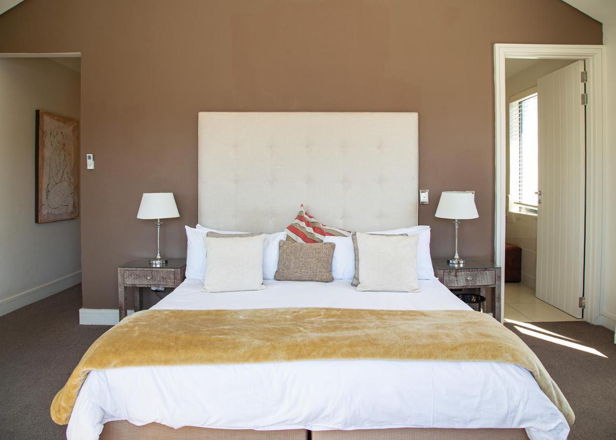 Marine Square Luxury Suites Херманус Екстериор снимка