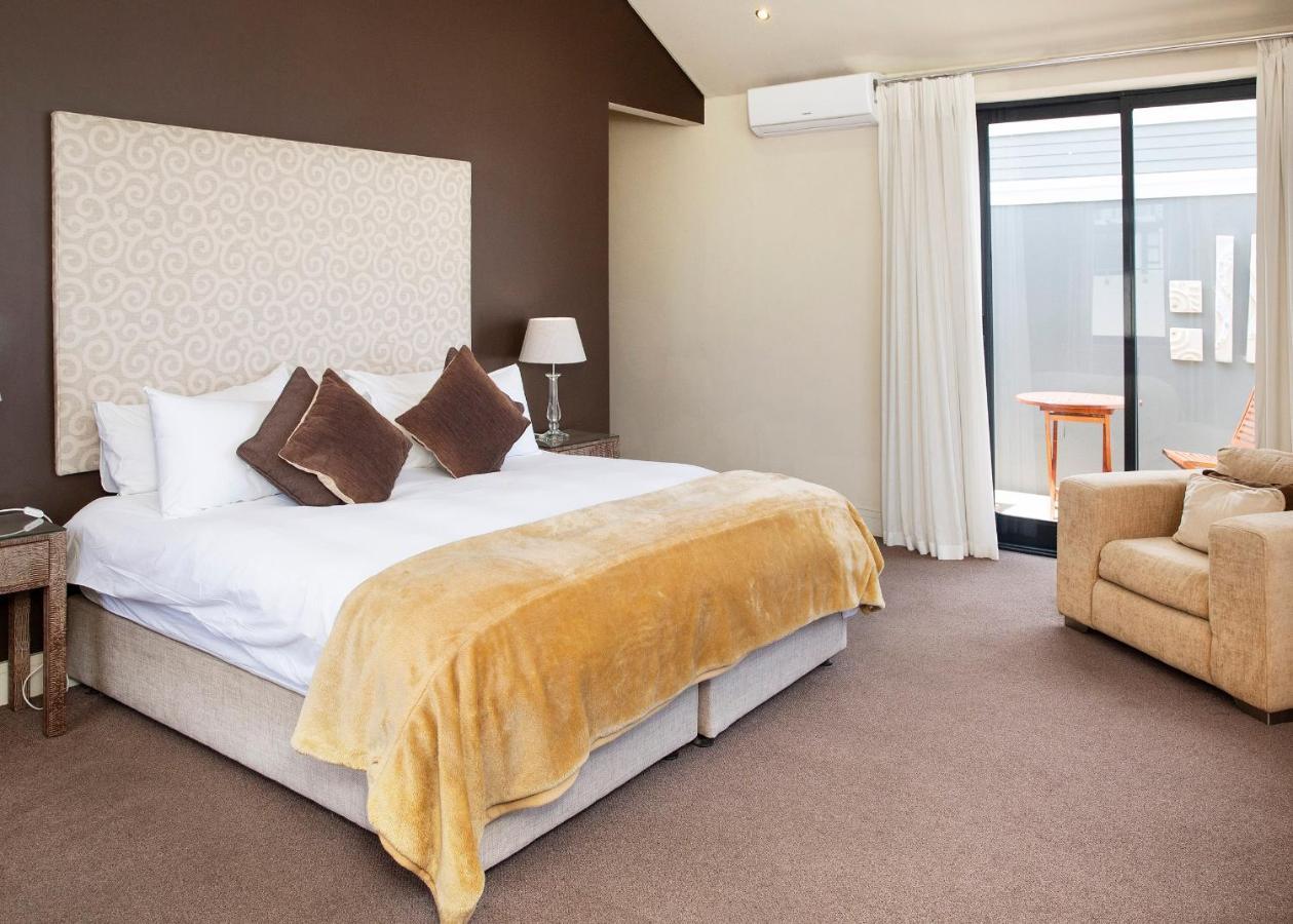 Marine Square Luxury Suites Херманус Екстериор снимка