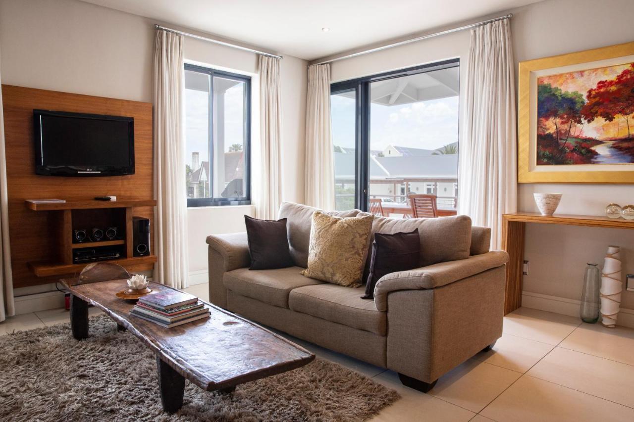 Marine Square Luxury Suites Херманус Екстериор снимка