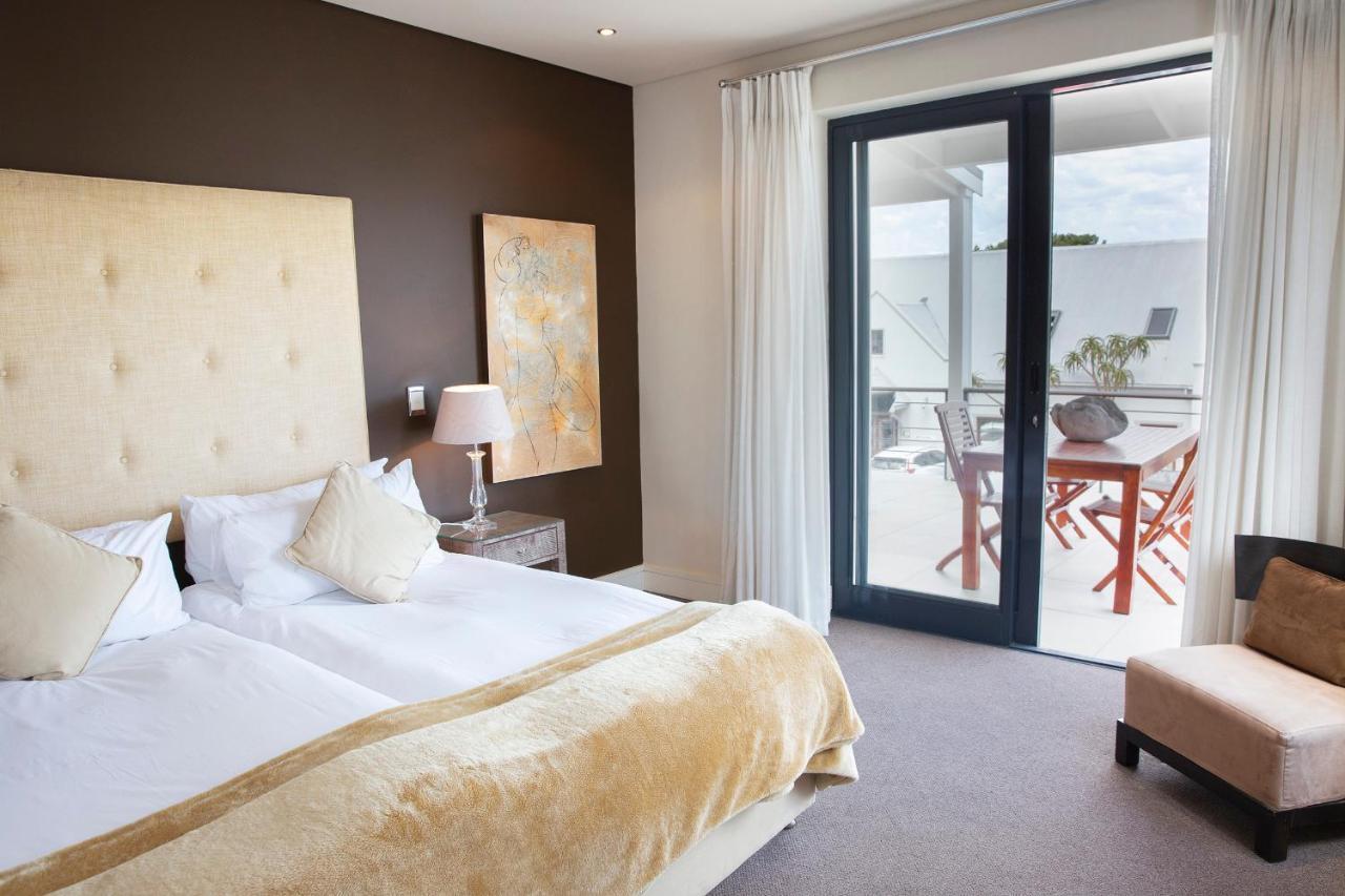 Marine Square Luxury Suites Херманус Екстериор снимка
